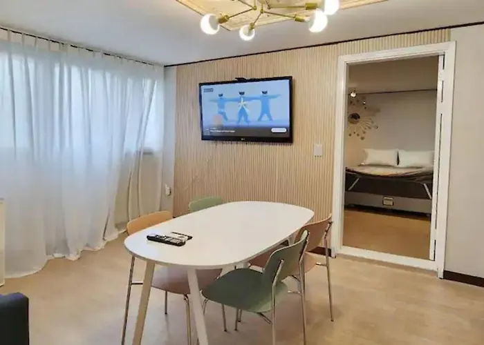 C-3 White Linen House