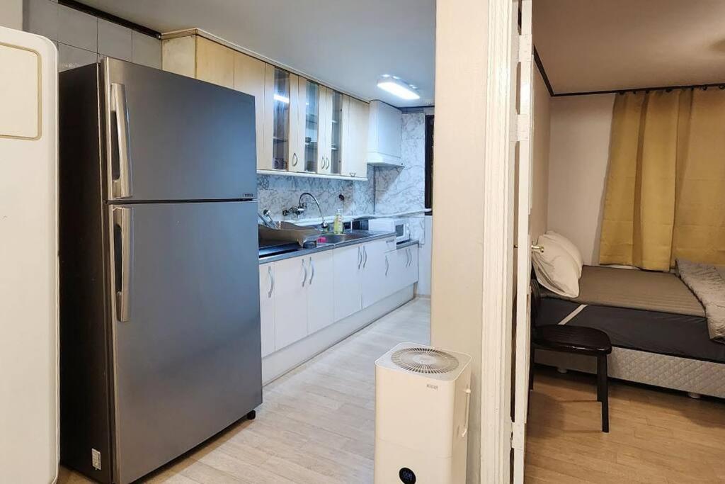 C-3 White Linen House
