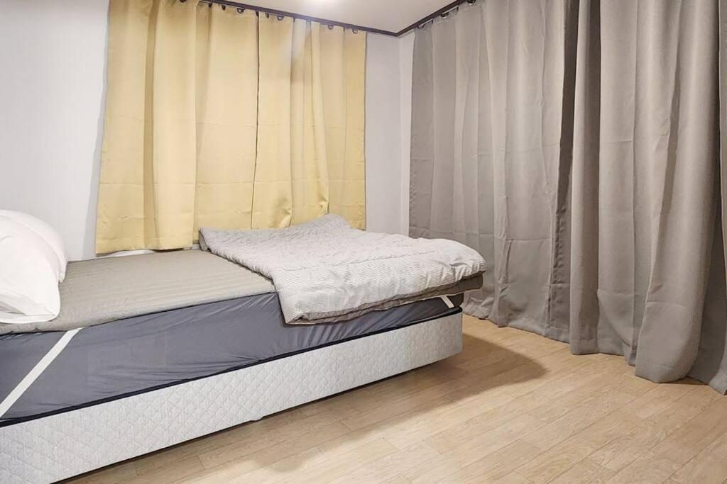 C-3 White Linen House Apartment *