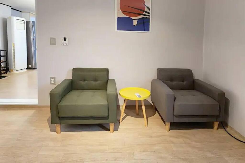 Apartment C-3 White Linen House