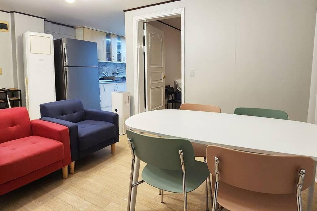 Apartment C-3 White Linen House *