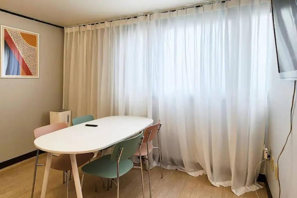 C-3 White Linen House Apartment *