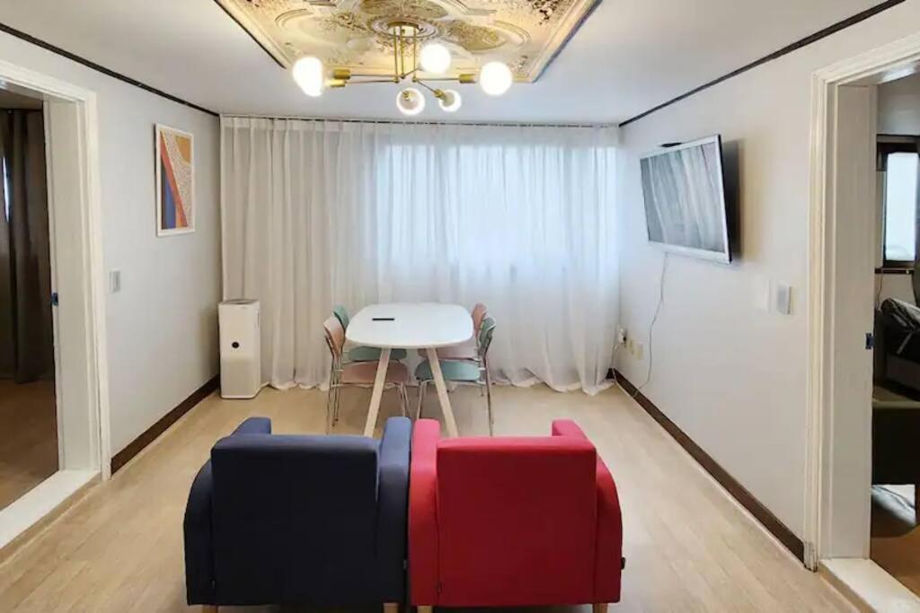 Apartment C-3 White Linen House Seoul
