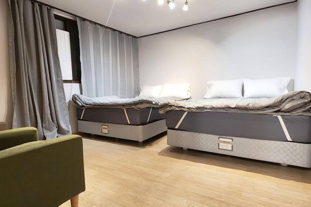 C-3 White Linen House