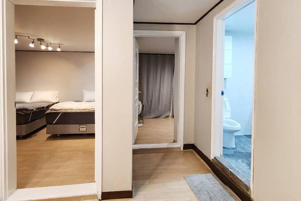 C-3 White Linen House